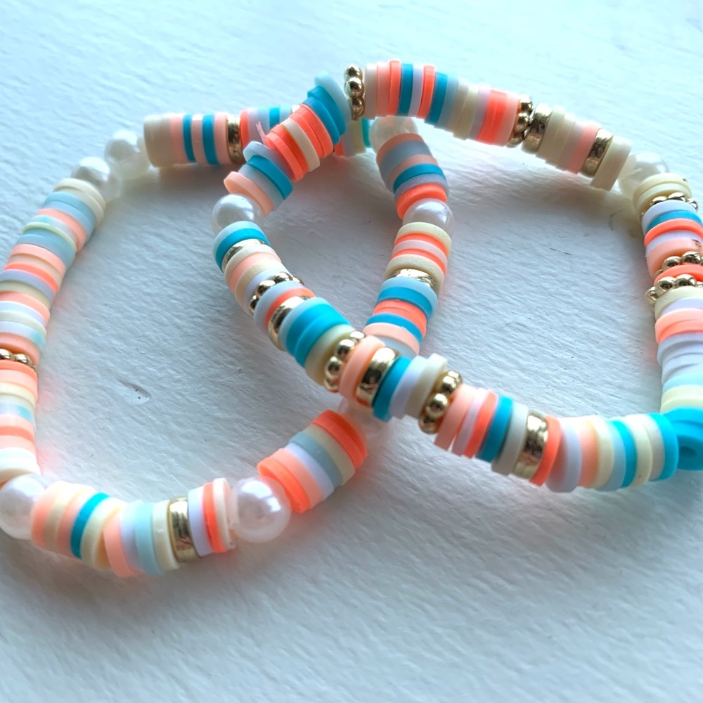 Bohemian clay bead braclet colorful stretch gold tone rings white pearls
